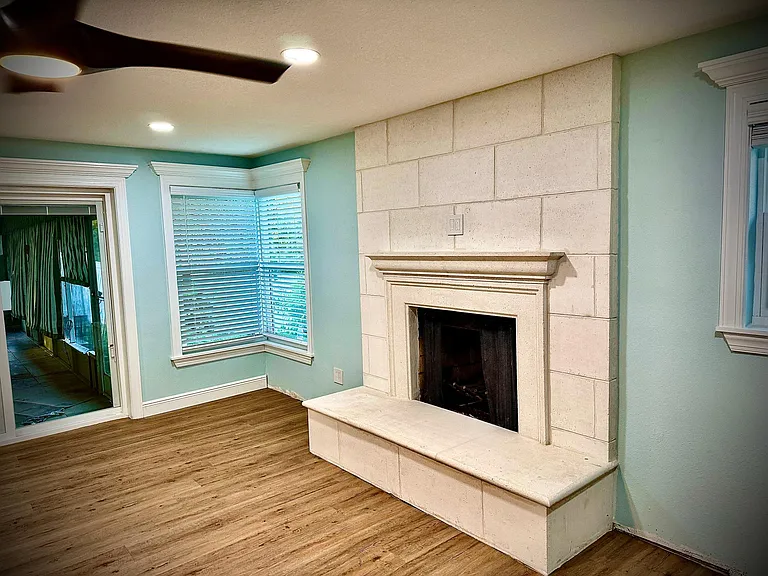 1423 Embassy Dr — Photo 12
