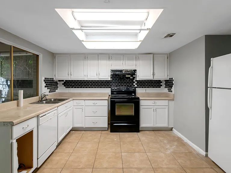 3325 Valley Bend Rd — Photo 15