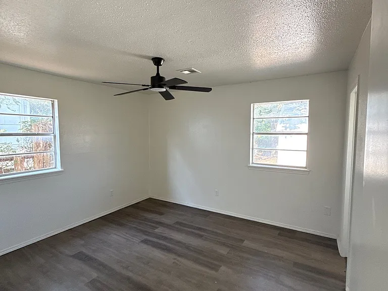 1621 N Christine Dr — Photo 4