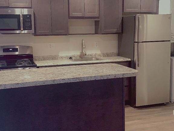 3rd image of 8021 Laketowne Ct