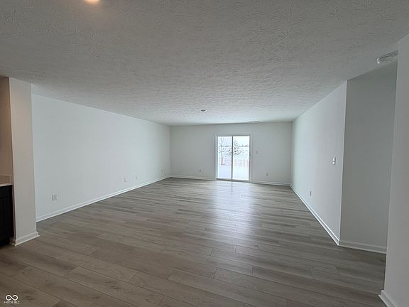 4th image of 6696 Blackthorne Dr