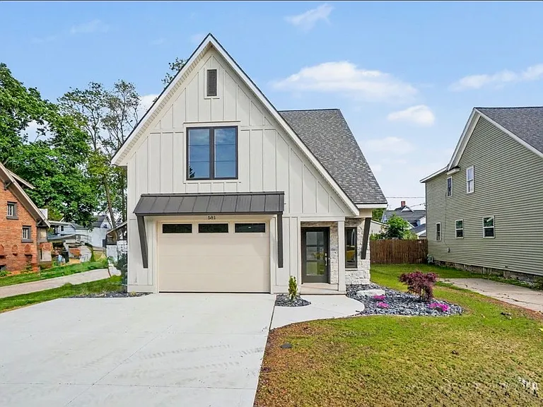 581 S Shore Dr — Photo 1