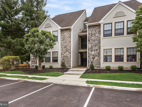 2nd image of 3 Chelmsford Ct