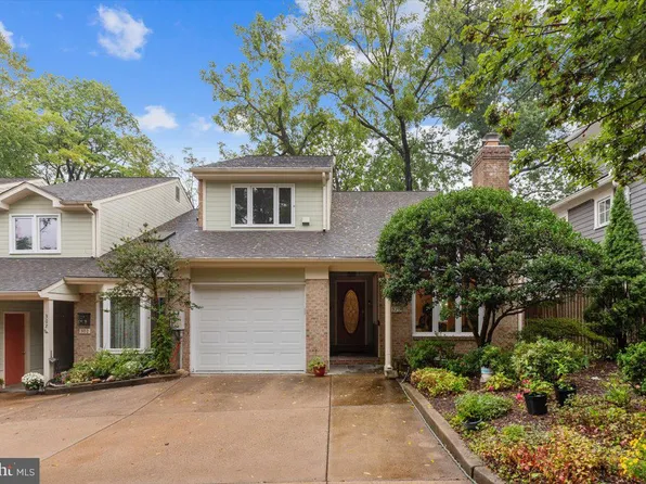 300 Bishops Ct, Falls Church, VA 22046