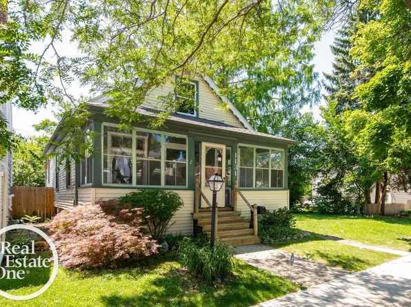 1131 Wayburn St, Grosse Pointe Park, MI 48230