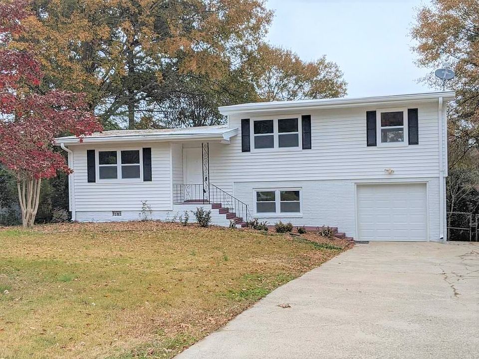 1st image of 2690 Beechwood Ave
