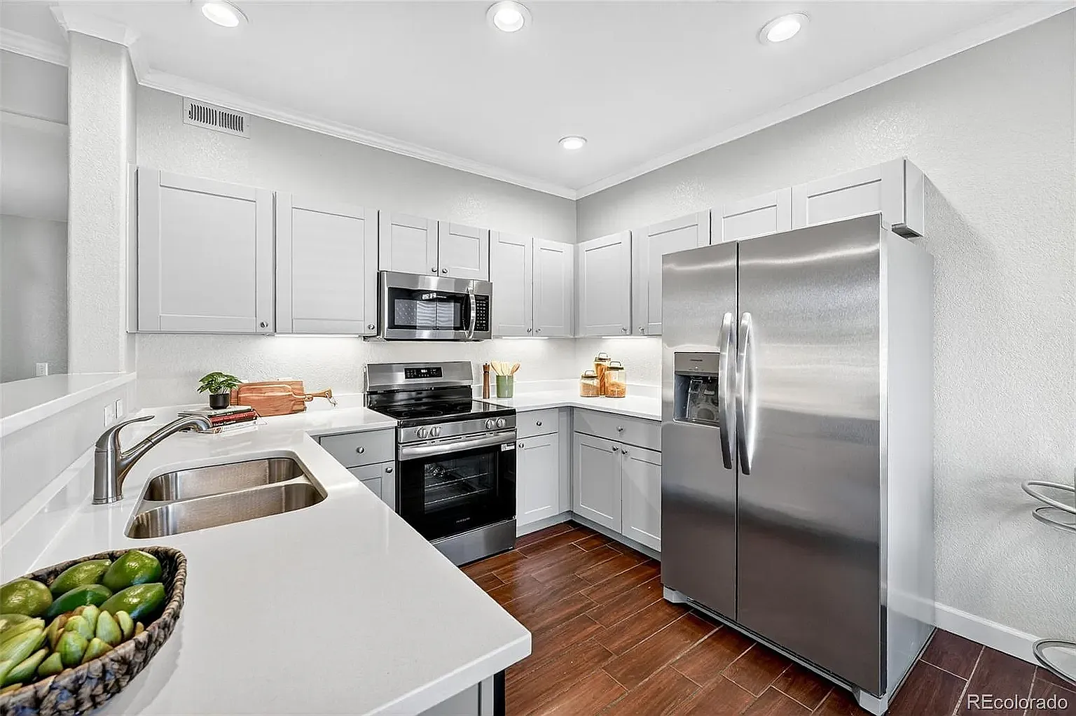 2 bed, 1024 sqft, $1,900 — Photo 2