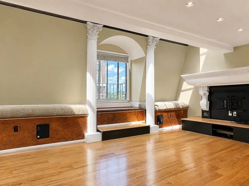 3 bed, 2.0 bath, 1250 sqft, $5,500 — Photo 3