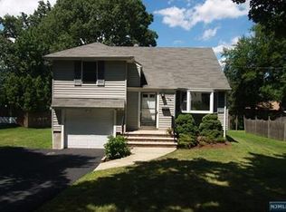 381 Burnet Pl, Paramus, NJ 07652