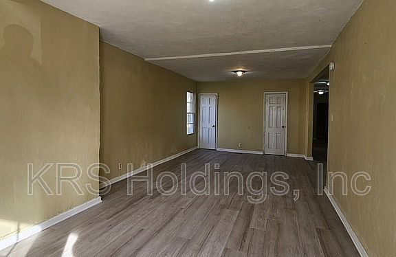 2nd image of 854 Johnson Ave #A