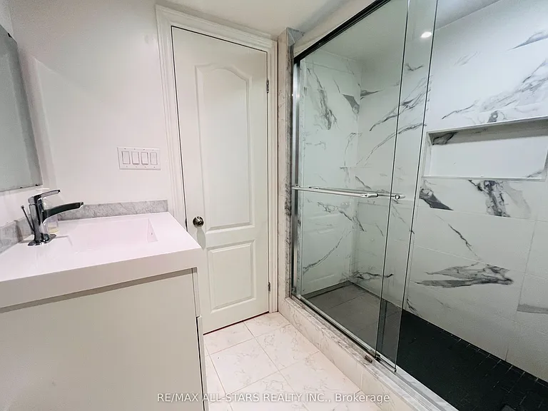 68 Macpherson Ave — Photo 23