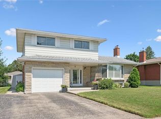 18 Strathcona Cres, Kitchener, ON N2B 2W6