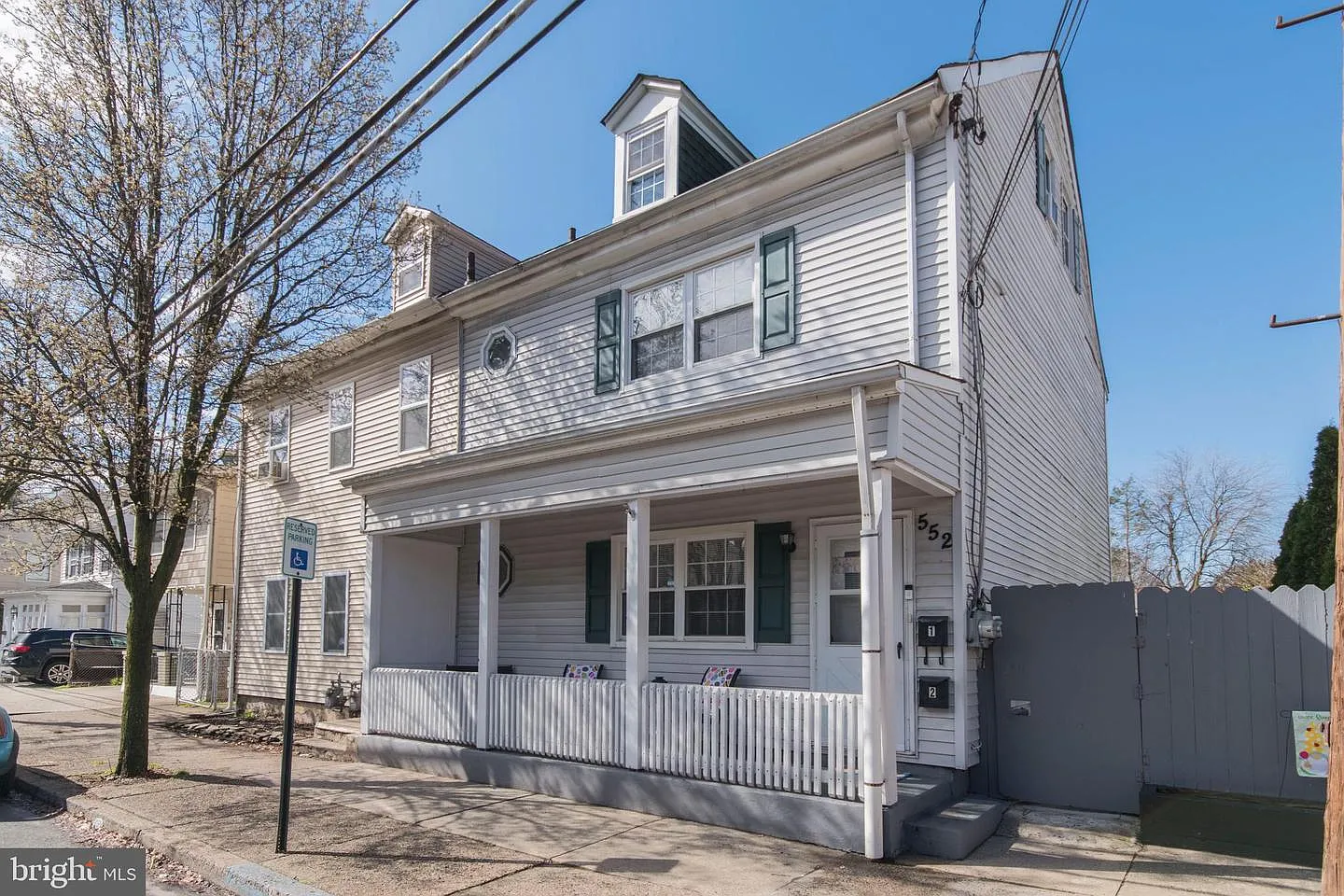 552 Bath St photo 1