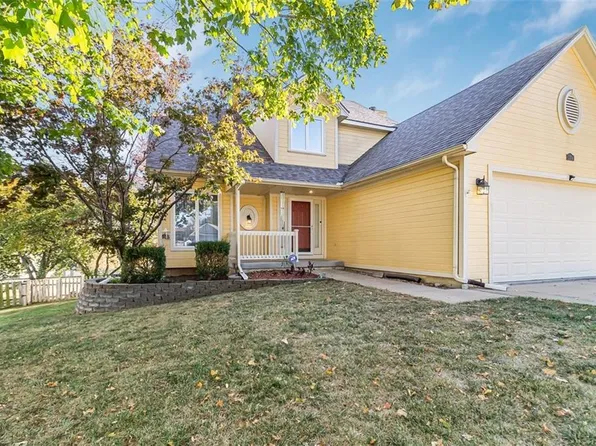 1304 Shamrock Ct, Warrensburg, MO 64093