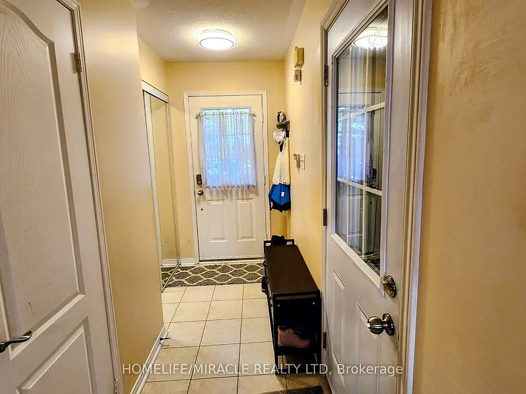 102 Whiteface Cres — Photo 4
