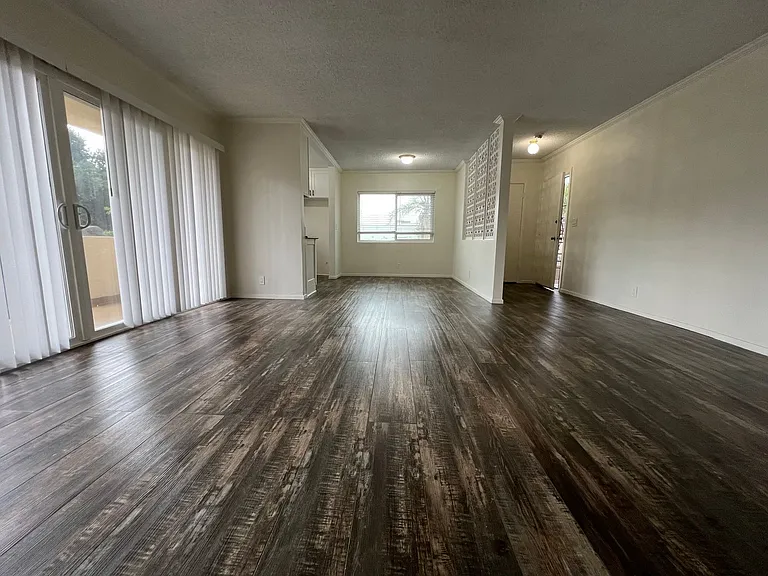 741 S Hobart Blvd — Photo 6