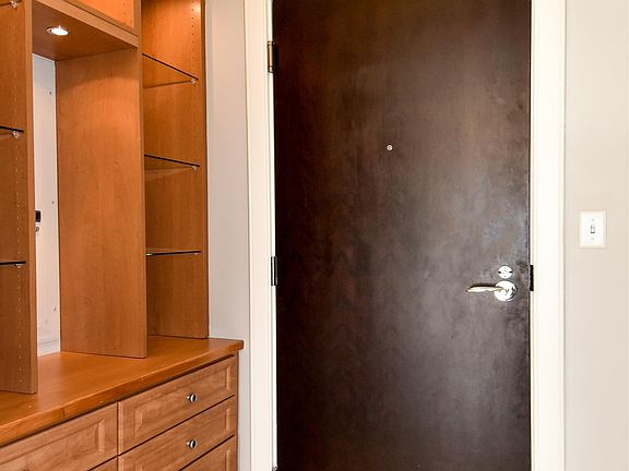 5th image of 1111 19th St N APT 2104
