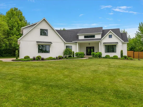 8011 Date Rd, Stevensville, MI 49127