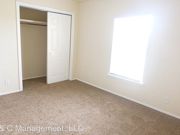 4th image of 1600 Carlisle Blvd NE APT 13