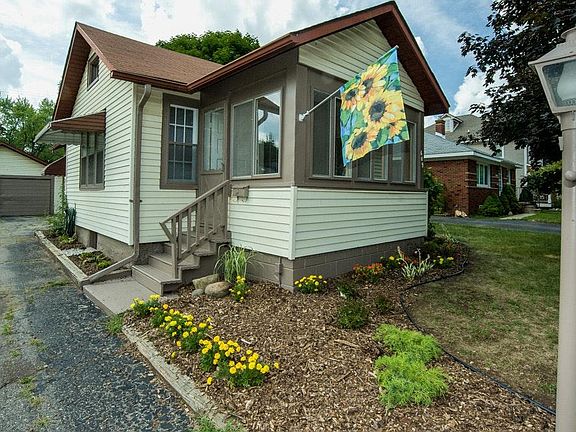 3rd image of 609 Karmada St