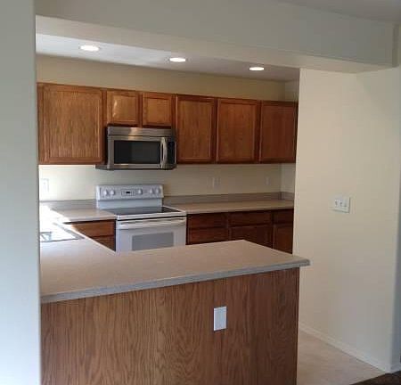 2nd image of 877 Forestglen Dr APT B