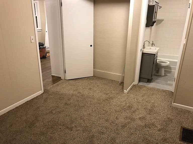 415 Hutchinson St — Photo 8