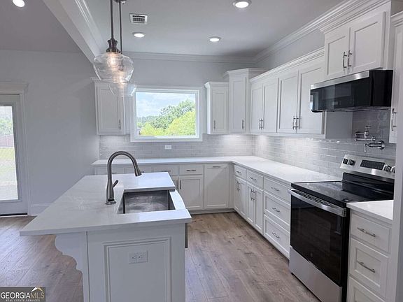 5th image of 402 Bailey Cir
