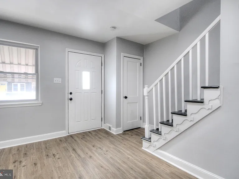 1327 Jackson St — Photo 6