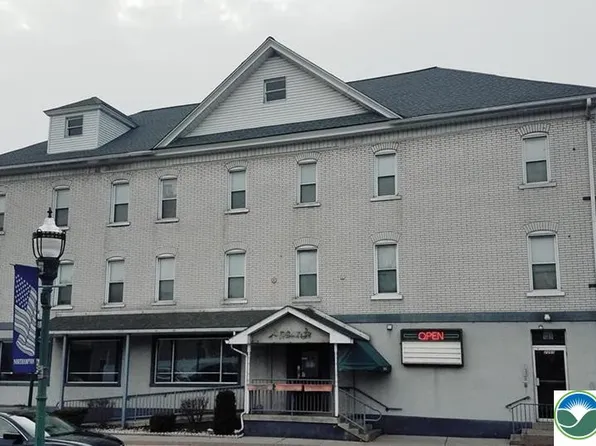 2050 Main St APT 8, Northampton, PA 18067