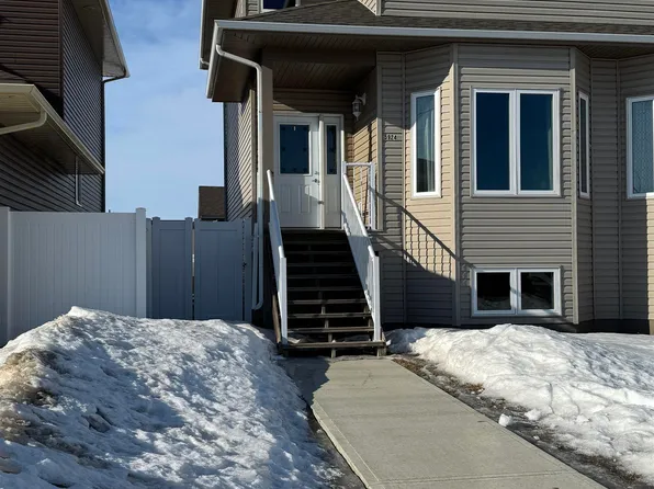 5924 47th St, Vegreville, AB T9C 1X3