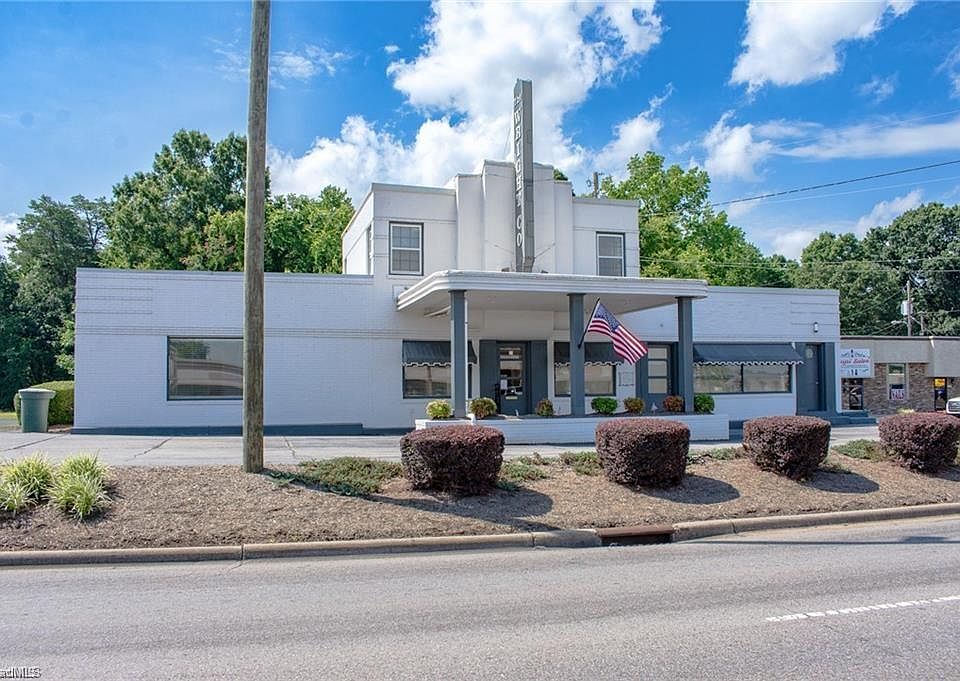 1st image of 222 E Meadow Rd