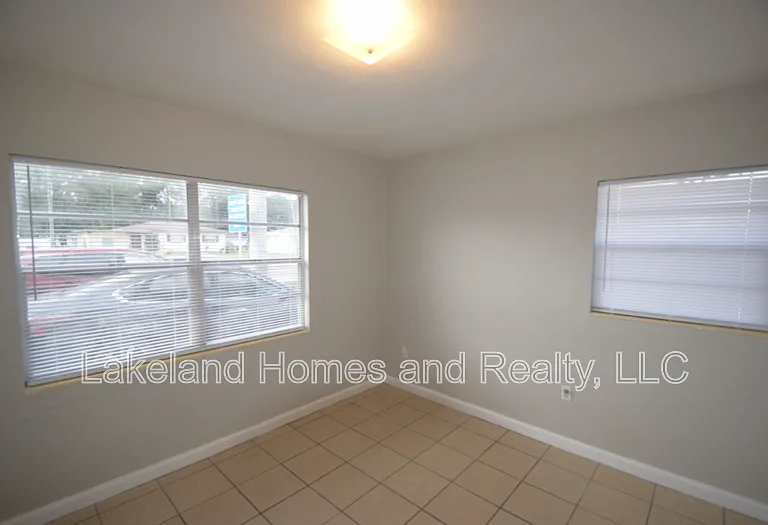 1034 Berkley Rd — Photo 9