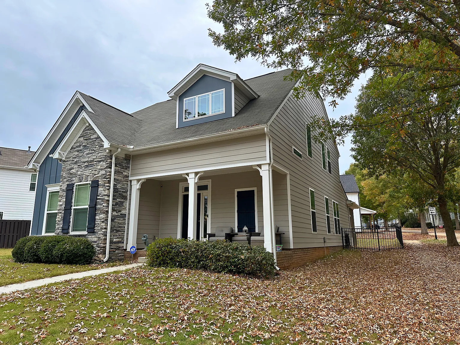 3 bed, 2.5 bath, 2000 sqft, $2,250 — Photo 2