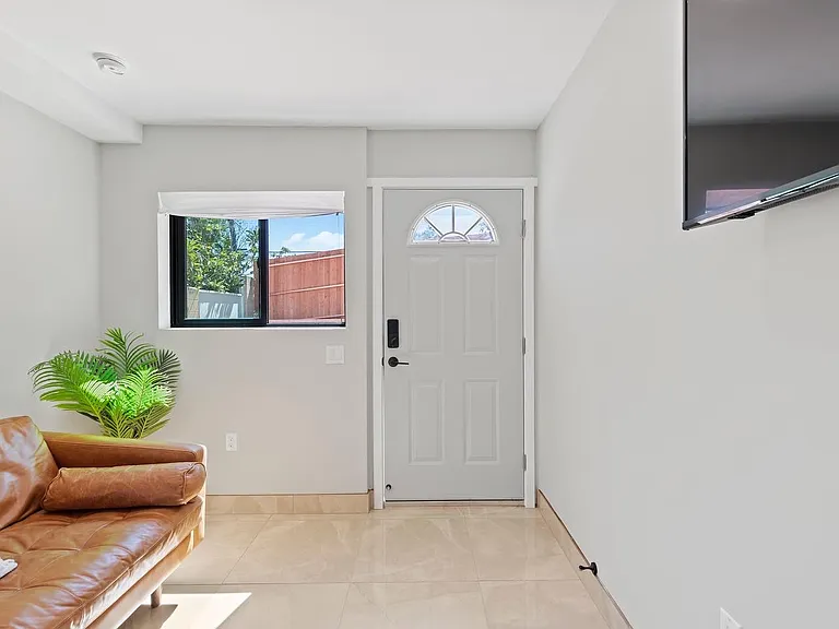 6038 W 75th St — Photo 10