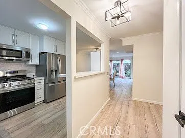 707 E Tujunga Ave #B — Photo 3