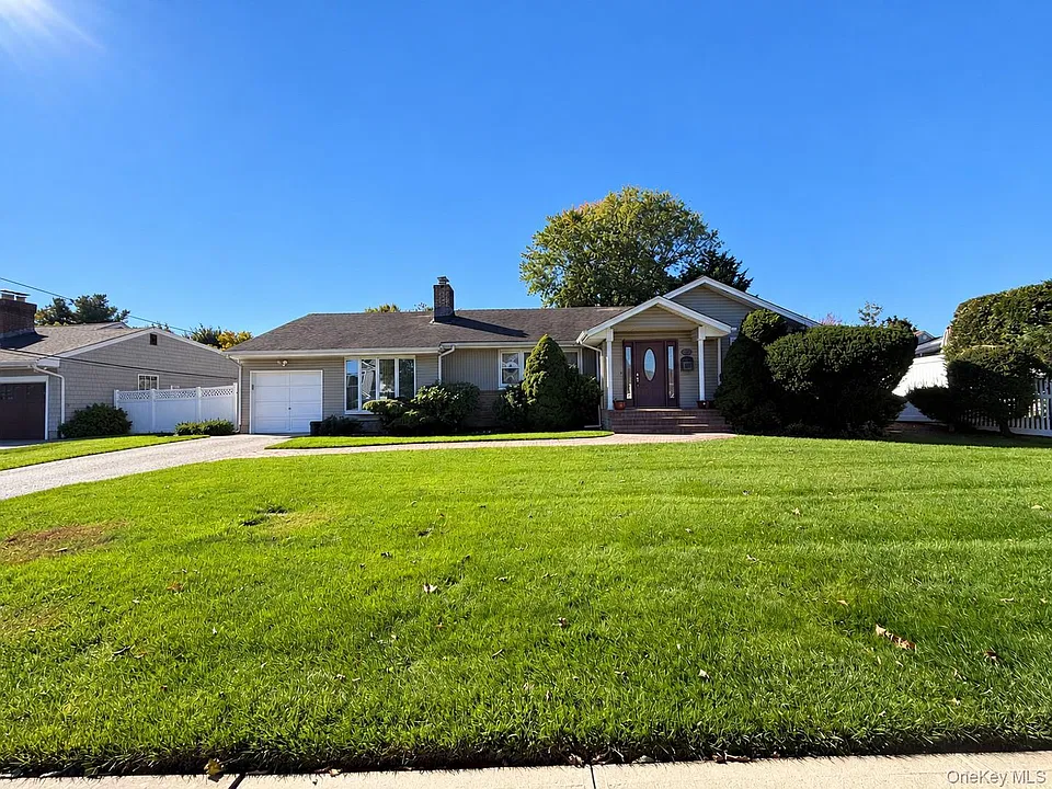 11 Azalea Dr