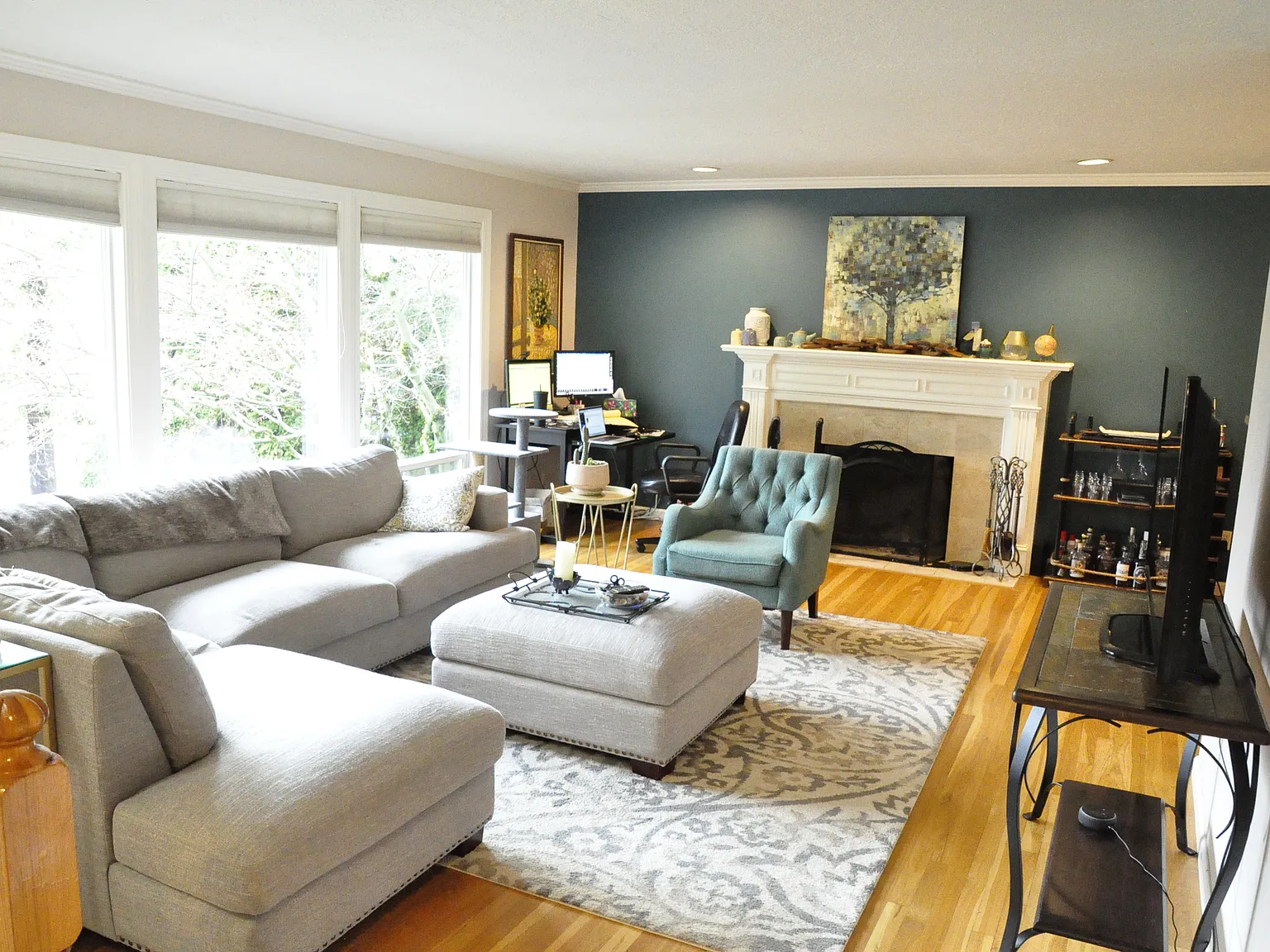 4 bed, 2438 sqft, $5,725 — Photo 4