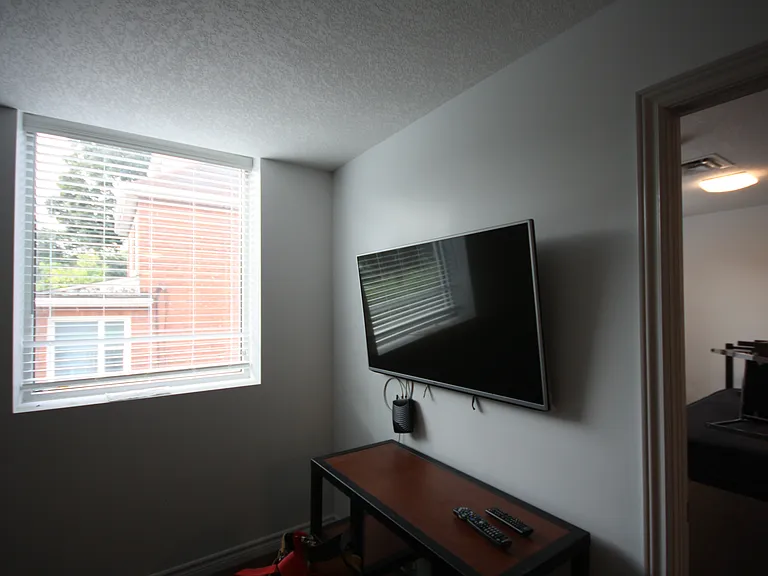 1100 Main St W #204-1 — Photo 5