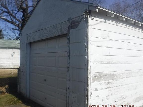 4th image of 474 Hilltonia Ave