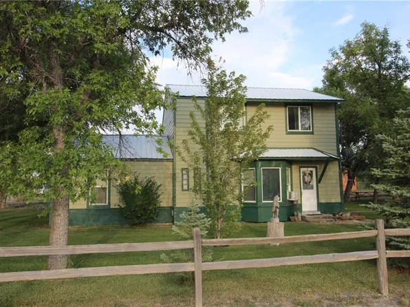 1407 N Custer Ave, Hardin, MT 59034