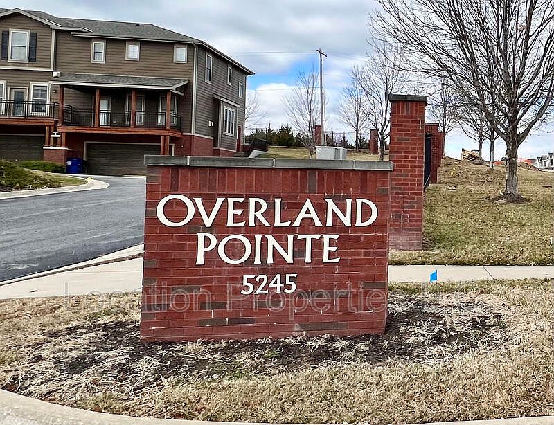 5245 Overland Dr APT B27, Lawrence, KS 66049 Zillow