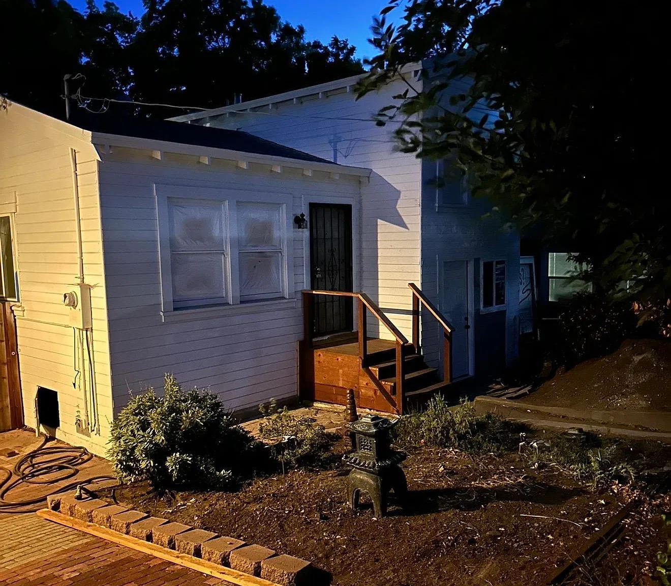 2 bed, 800 sqft, $1,900 — Photo 1
