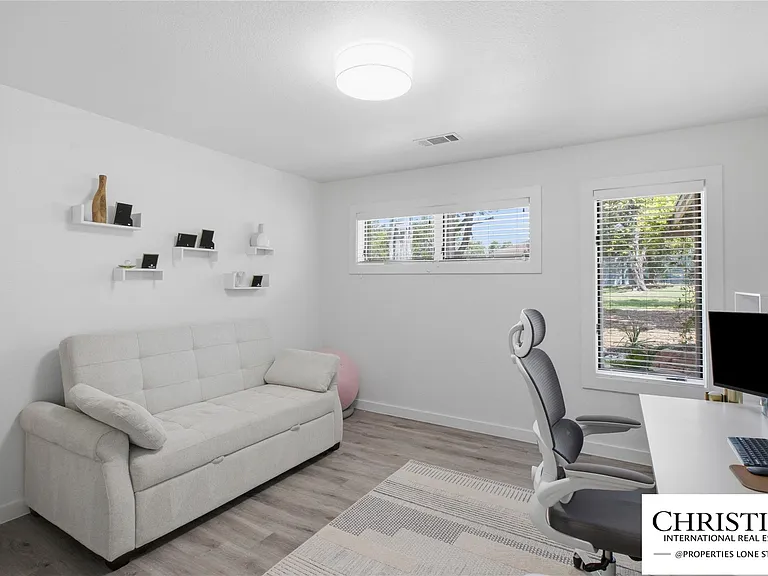 8901 Grandview Dr — Photo 28