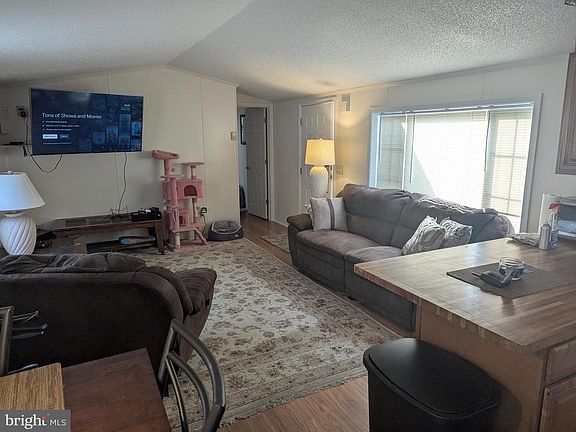 5th image of 38 Rosewood Ln