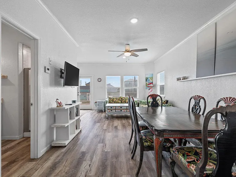 139 W Palm St — Photo 13
