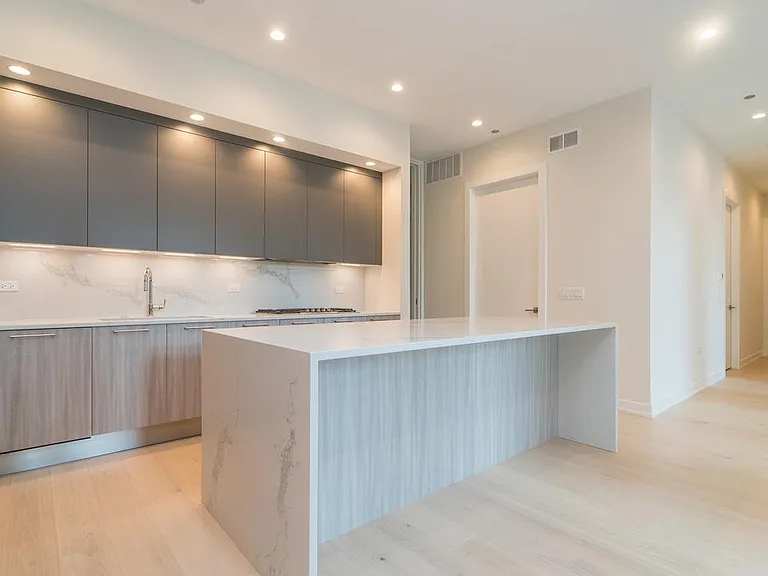 128 S Green St #3C — Photo 4
