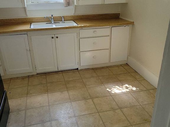 3rd image of 636 3rd Ave W #638