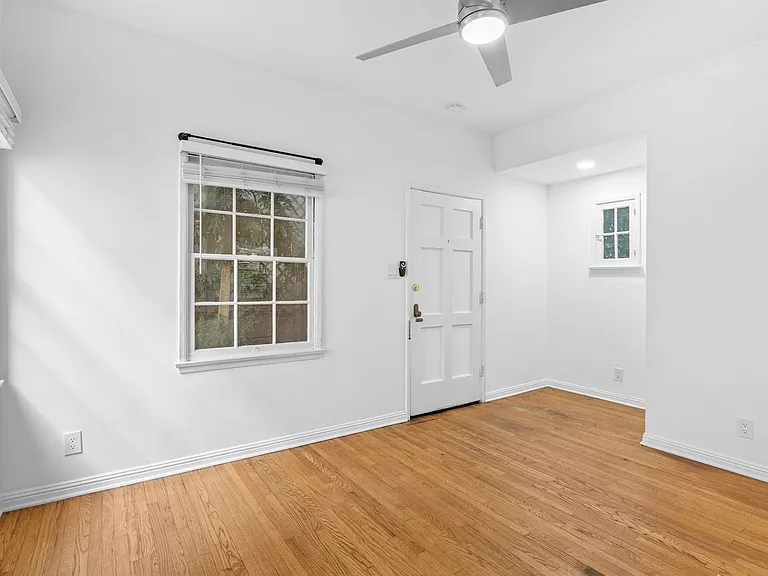 963 N Doheny Dr — Photo 13