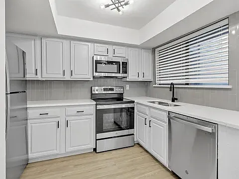 11550 N May Ave #206 — Photo 3