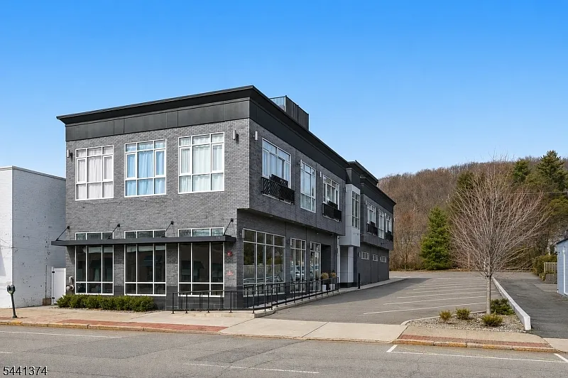 271 Millburn Ave #2A